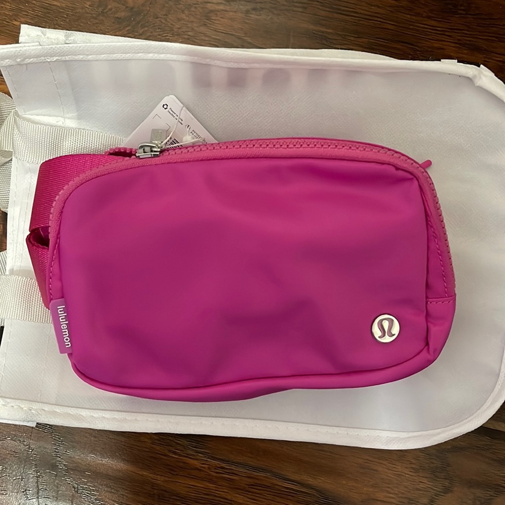 Women’s Lululemon Everywhere Belt Bag Pink Brand New